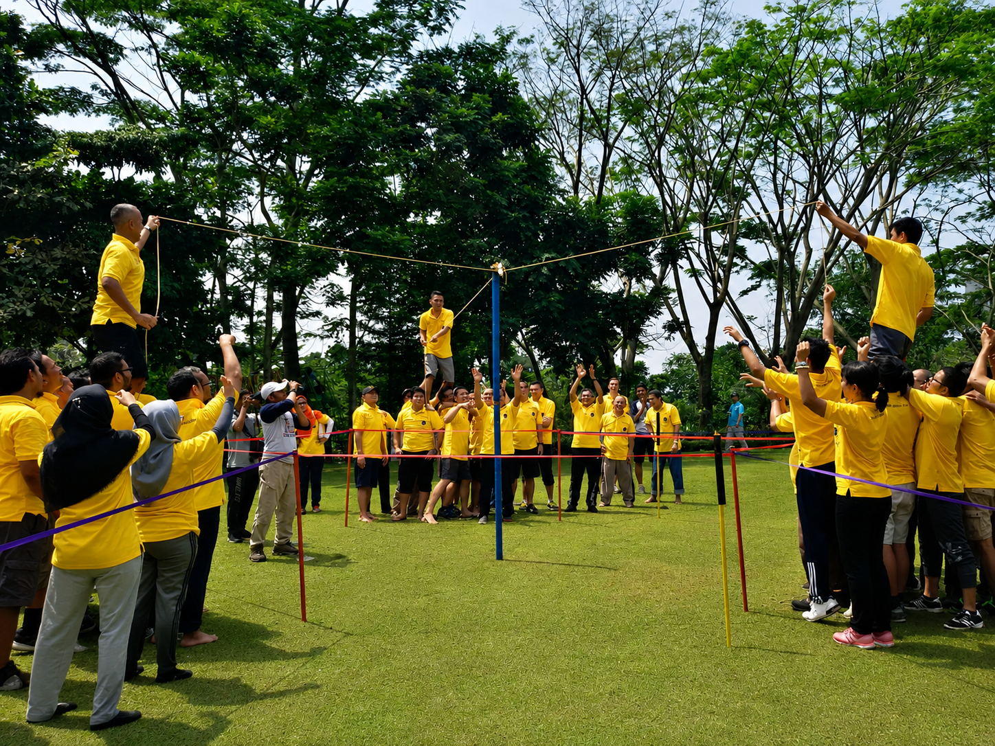 Aktivitas teamwork outdoor